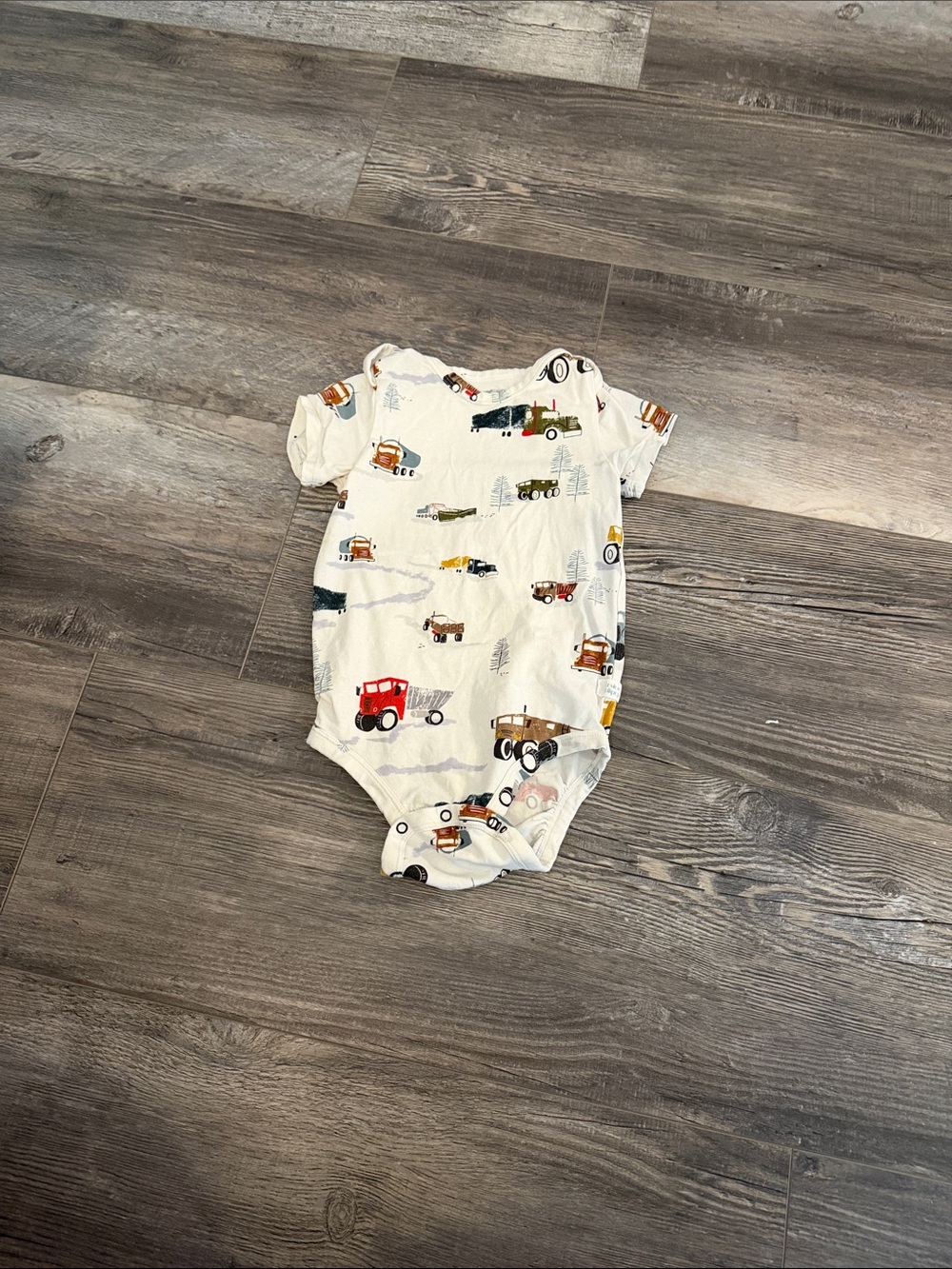 Loulou Lollipop Infant Short Sleeve Onesie with Vintage Truck Print - Cream